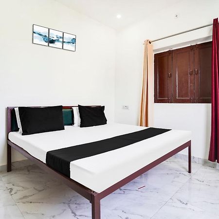 Hotel O The Moon Bareilly Buitenkant foto