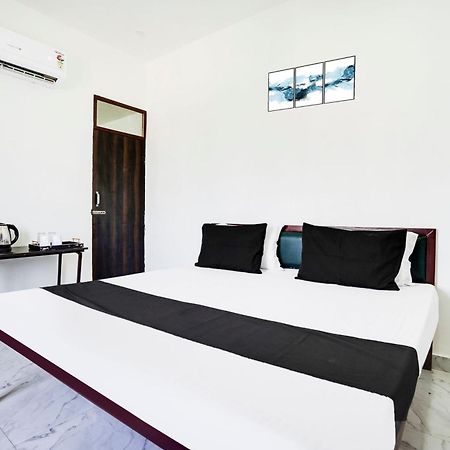 Hotel O The Moon Bareilly Buitenkant foto