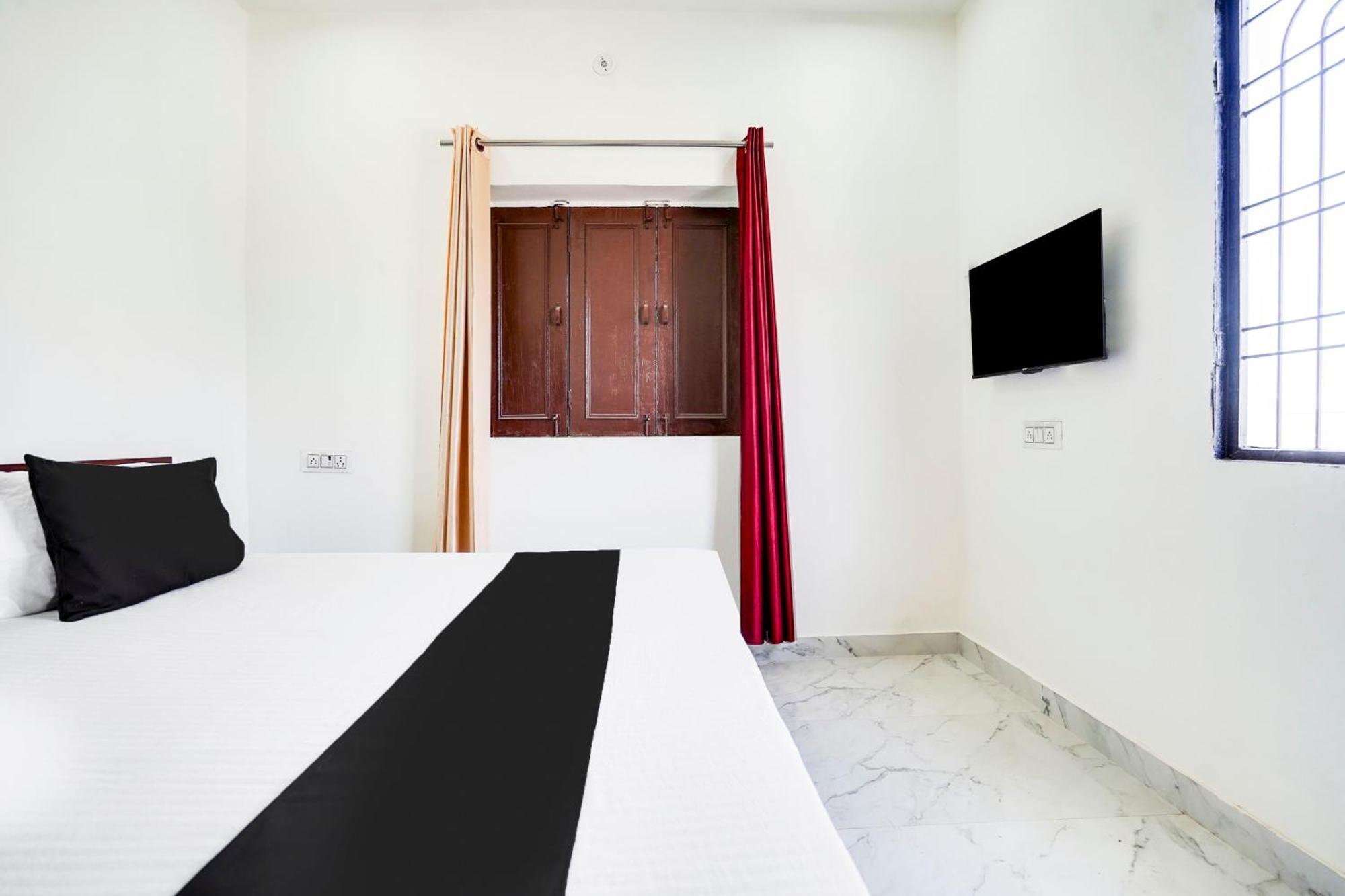 Hotel O The Moon Bareilly Buitenkant foto