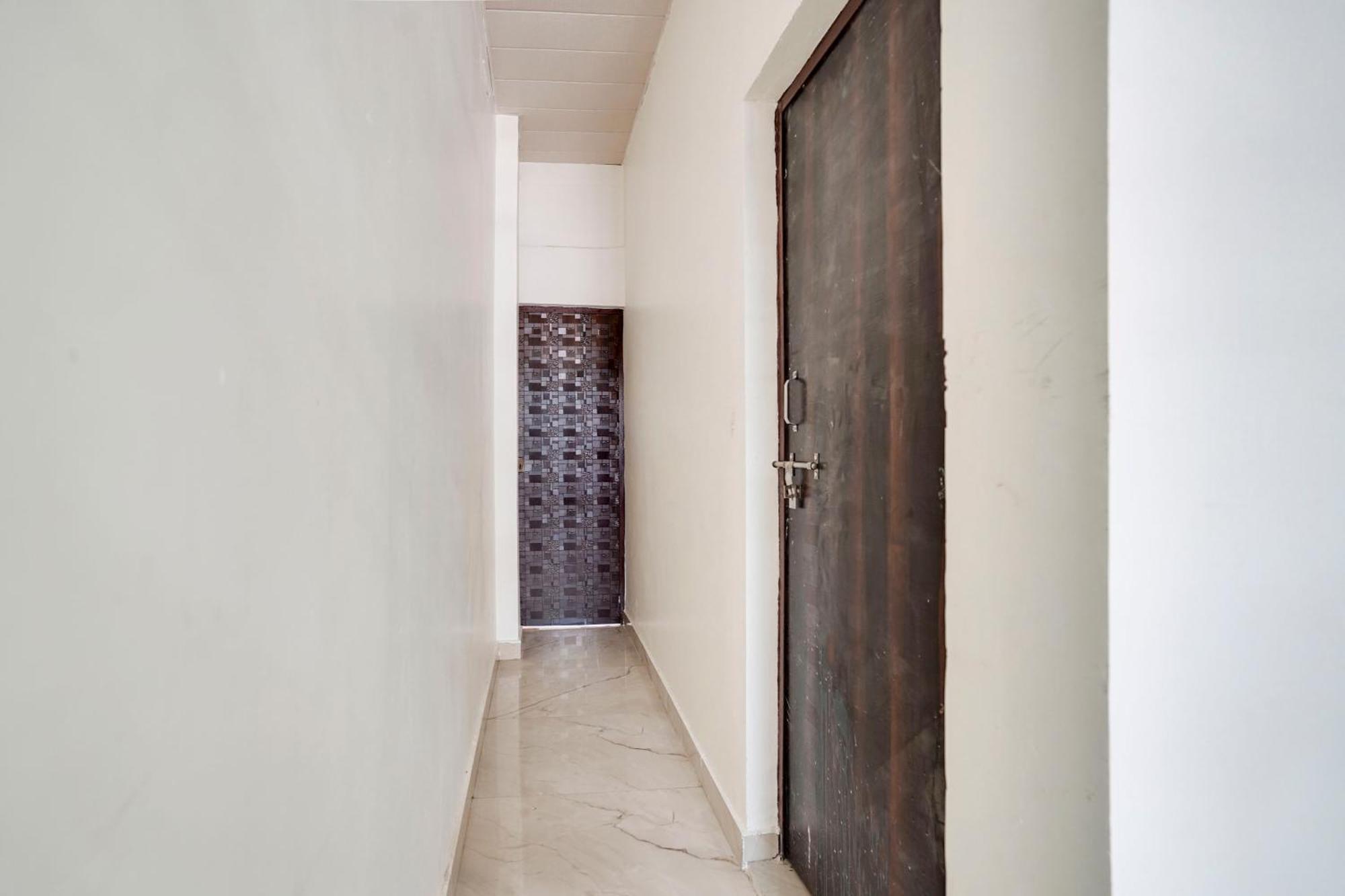 Hotel O The Moon Bareilly Buitenkant foto