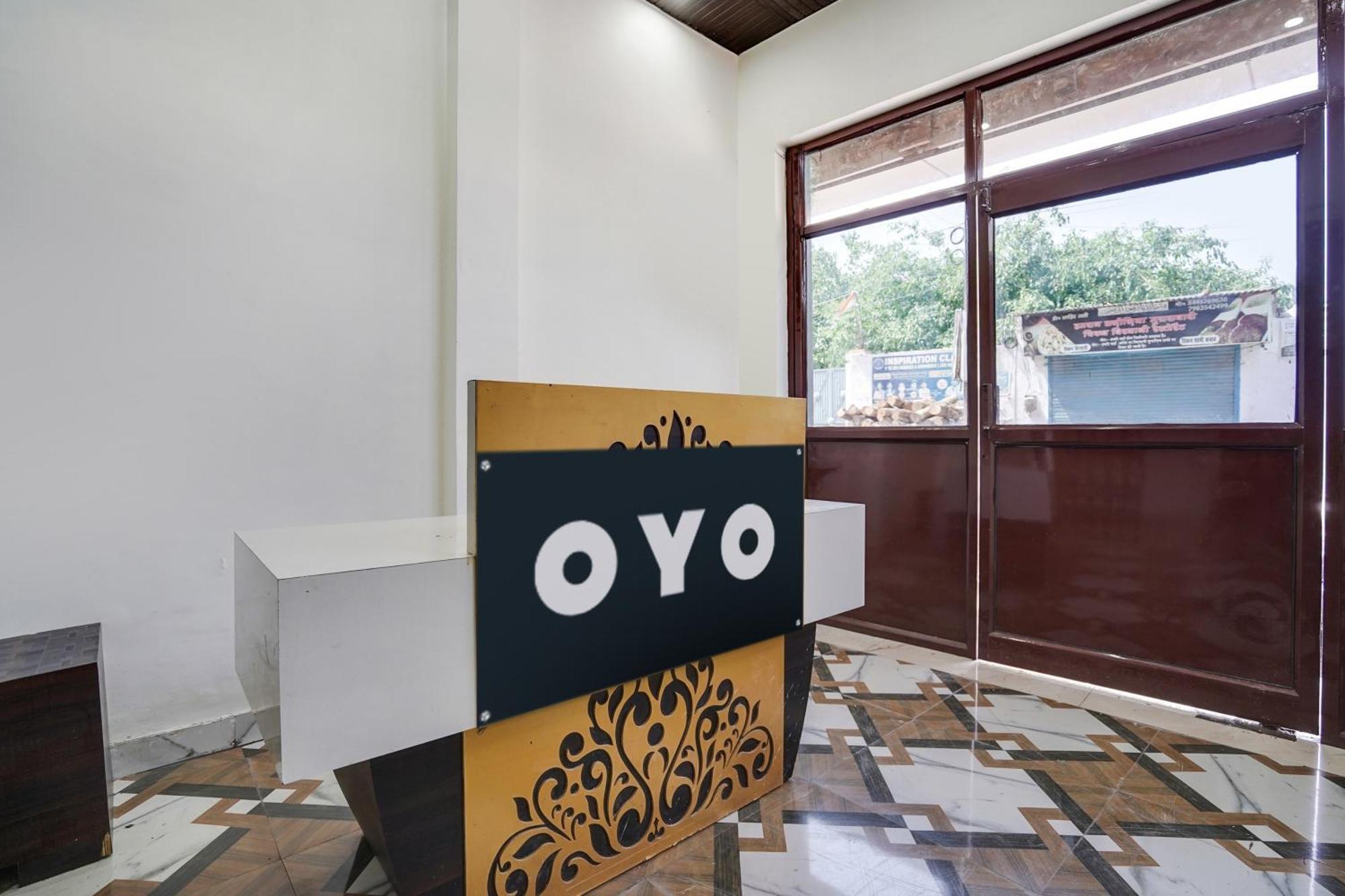 Hotel O The Moon Bareilly Buitenkant foto