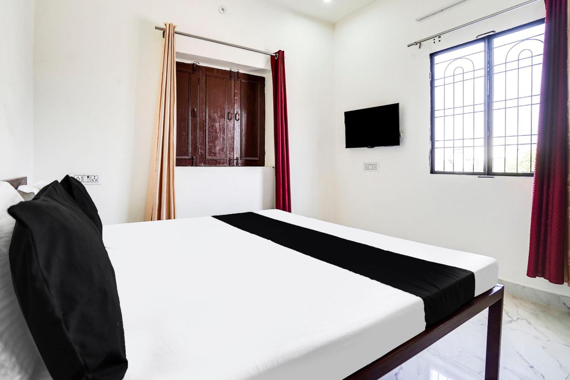 Hotel O The Moon Bareilly Buitenkant foto
