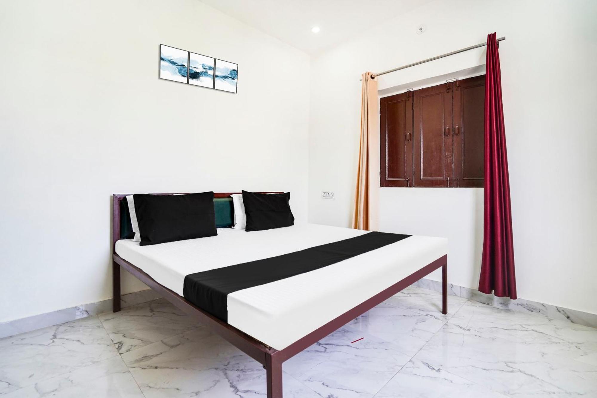 Hotel O The Moon Bareilly Buitenkant foto