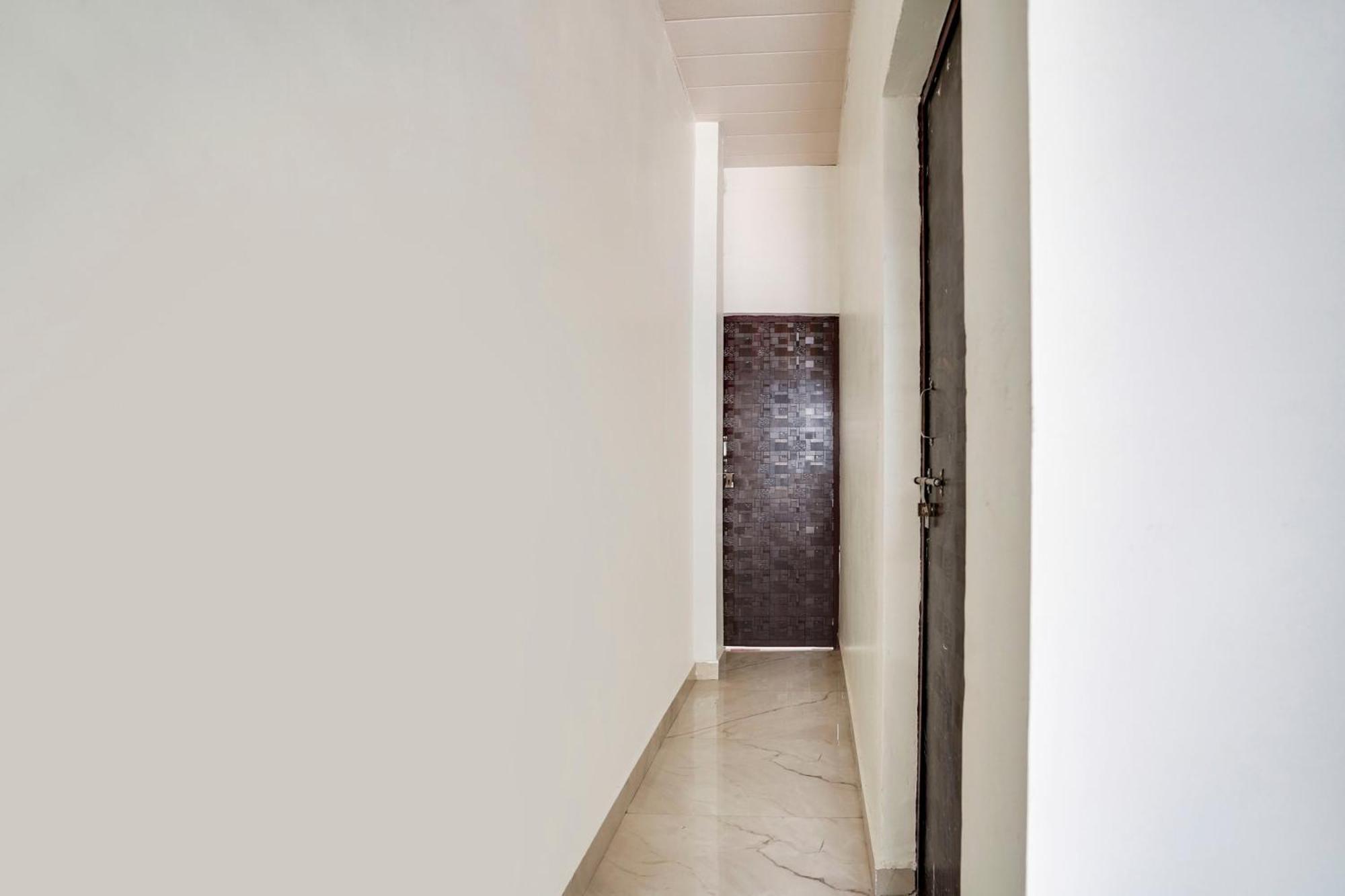 Hotel O The Moon Bareilly Buitenkant foto