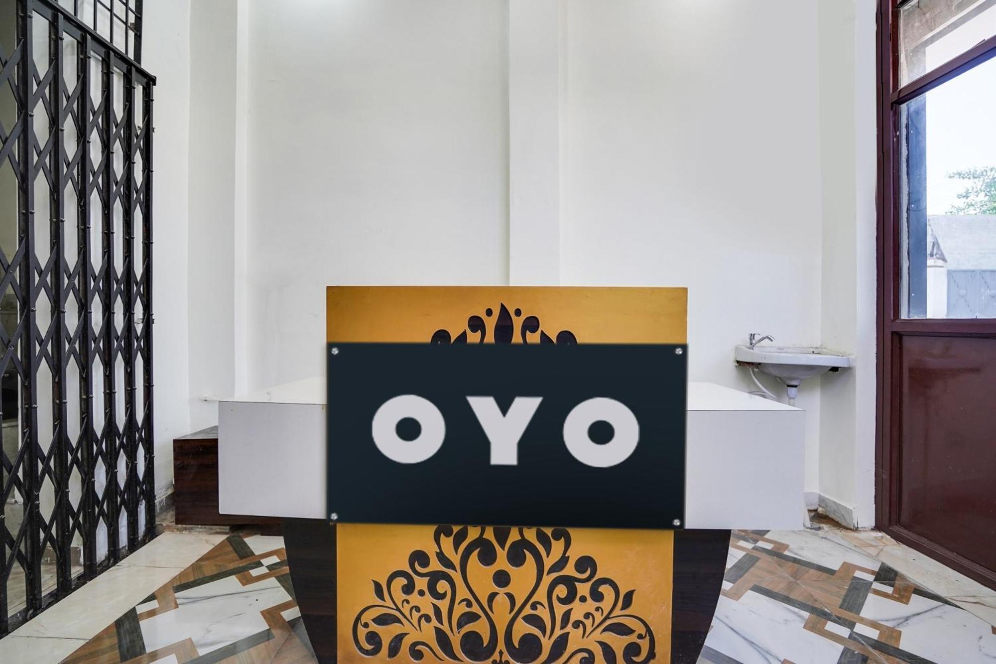 Hotel O The Moon Bareilly Buitenkant foto